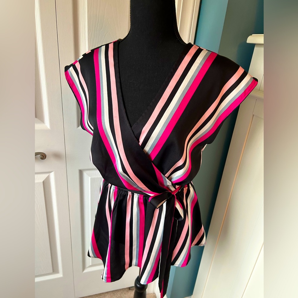 🖤Express Short Sleeved Blouse - Wrap Front